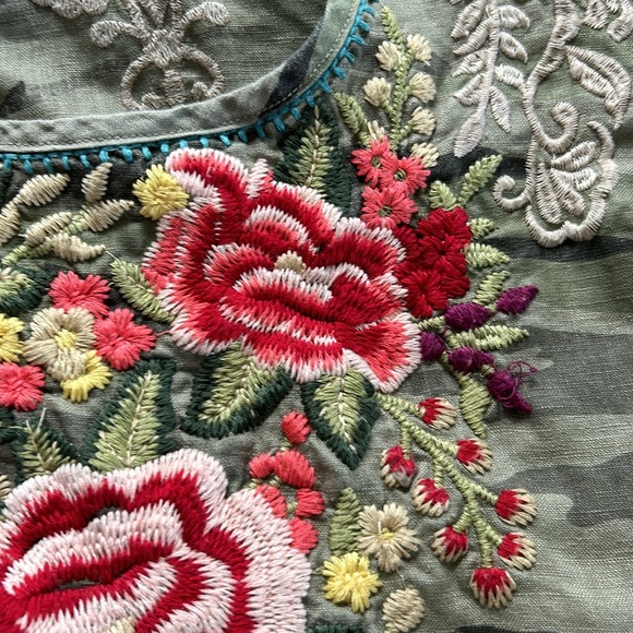 Johnny Was Adeline Embroidered Linen Camo Print Shift Dress w Side Buttons Med. - Picture 15 of 16